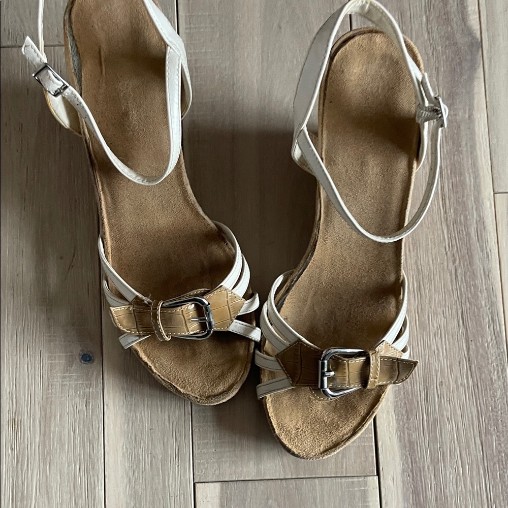 AEROSOLES White and Tan Strappy Sandals